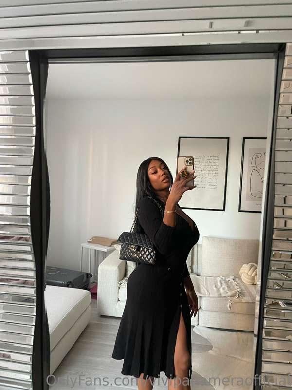 this dress has such easy access to everything lol.. I can sh..