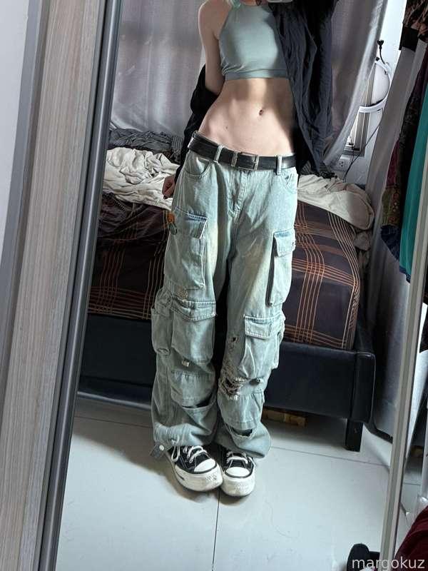 low rise outfit with my extra oversized jeans~

#fyp #skinny #tall #tomboy #grunge #nonbinary #androgynous #enby #freevideo #tiktok