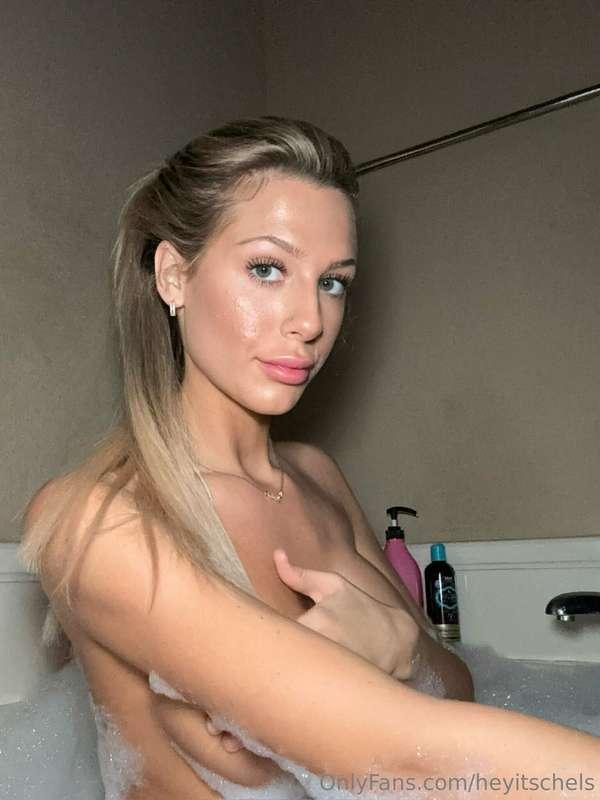Come play with me while im all wet💦