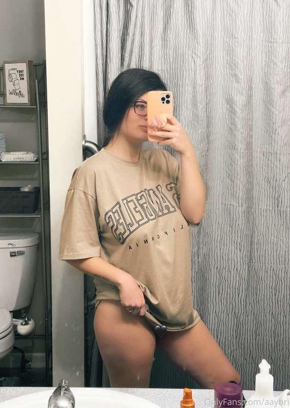 Bath time 😝
You wanna see what’s underneath? 🤭👀