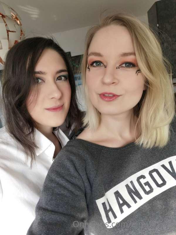 Hey lovelys,

@naryacosplay is currently visiting me for thi..