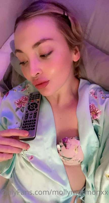 I'm just watching some Netflix, wanna come here and cuddle w..