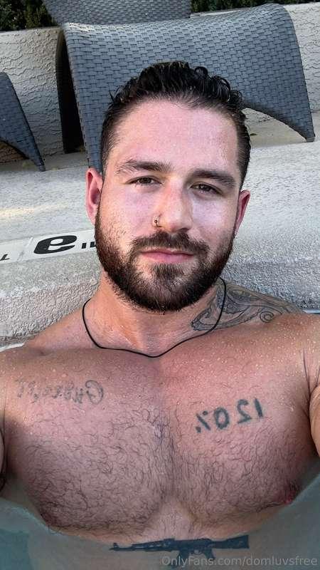 I just wanna look at you 