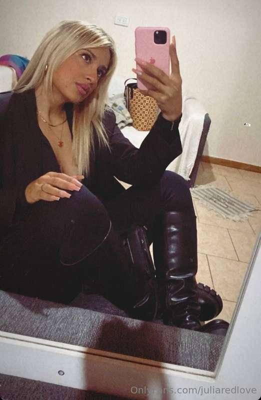 🎀@Laaarisss🎀

Virtual girlfriend? 👰‍♀️

vc💦

fetishes 😈

sup..