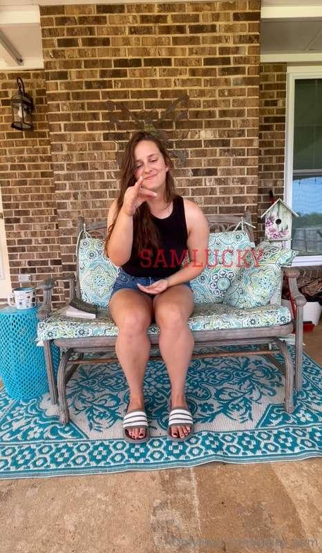 Giantess Sam tries to enjoy her morning coffee and book, but..