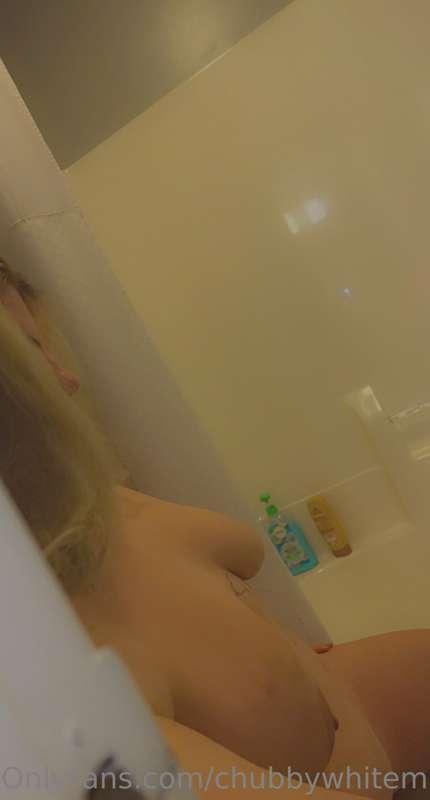 Spying on your (insert) in the bathroom while she pisses and..