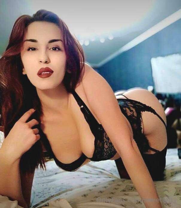 😈YOUR FAVOURITE HORNY SLUTTY @emilia_brown  WITH TIGHT HOLES..