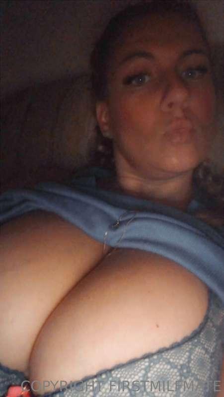 Milf Monday
xoxo💙💙 
have a beautiful day, thank you for bein..
