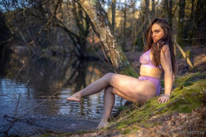 Pour ce soir je te laisse profiter de ces quelques jolis cli..