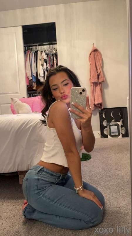 DM me a 💋 for a special surprise