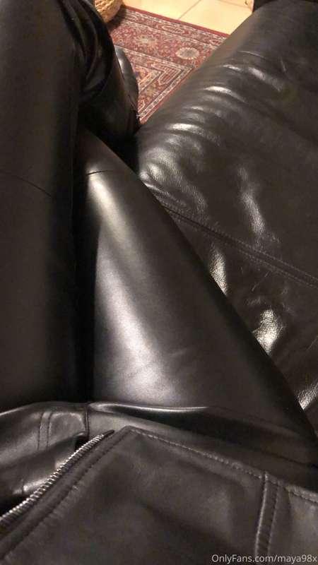 Leather on leather on leather.
Wearing leather pants, leathe..