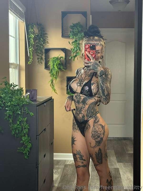 wanna see how far i can take my biggest dildo ? 👀 i have ple..