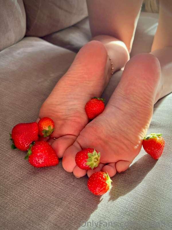 Feet and fruit are a beautiful combination, don't you think?..