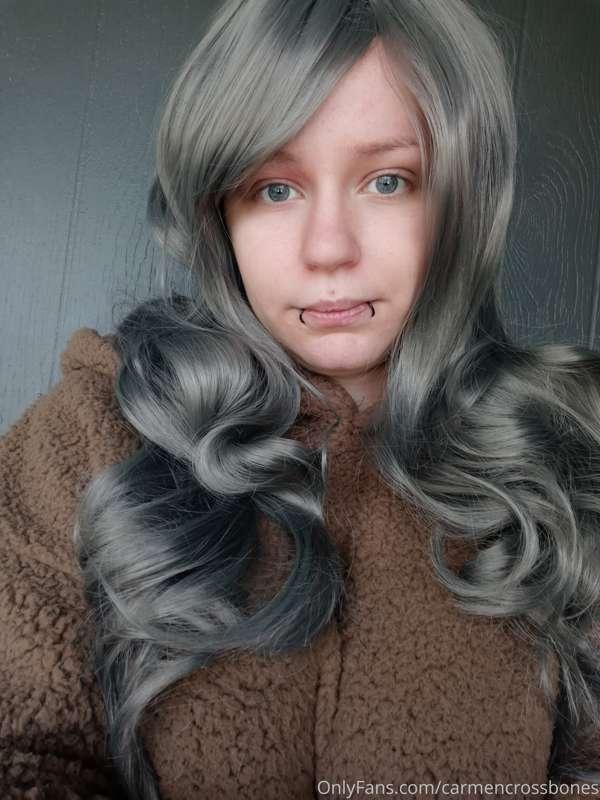 Here! Have more sweater titties 💗
