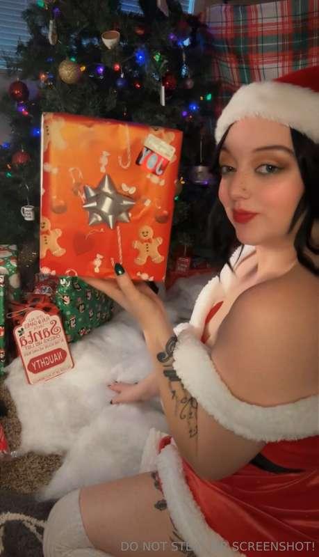 Can I unwrap this for you. 💦🎄