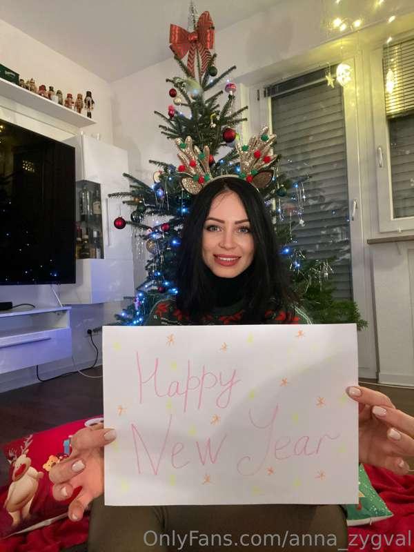 𝐻𝒶𝓅𝓅𝓎 𝒩𝑒𝓌 𝒴𝑒𝒶𝓇 𝑒𝓋𝑒𝓇𝓎𝑜𝓃𝑒!💦🎄
 𝐻𝓊𝑔𝑒 𝒹𝒾𝓈𝒸𝑜𝓊𝓃𝓉𝓈 𝒾𝓃 𝒹𝓂😍