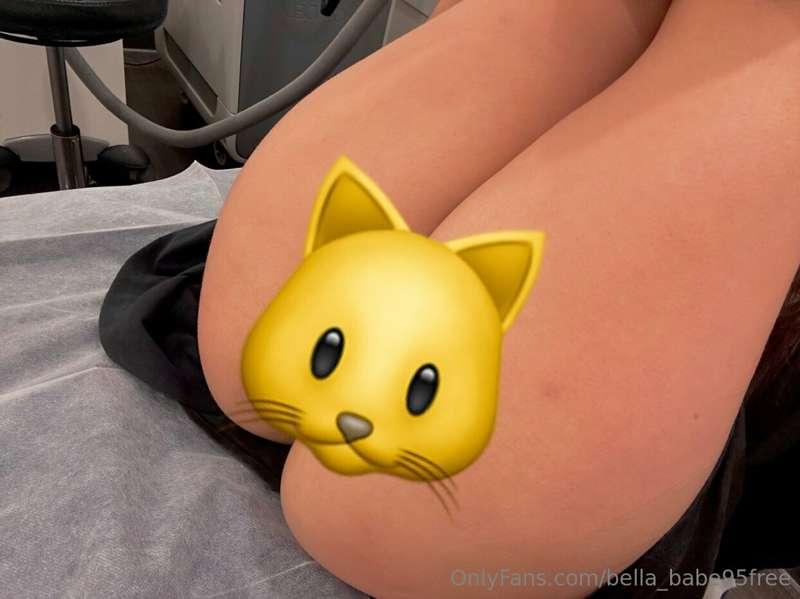 new freshly lasered pussy pics over on my paid account 🐱

It..