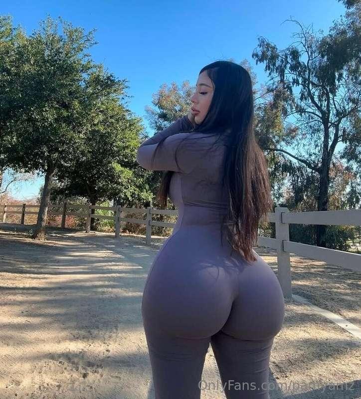 sun’s out, buns out 😘☀️