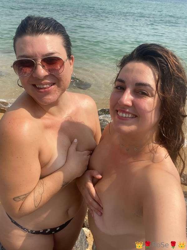 🌴 Our first encounter? On a paradise beach. Just the two of ..