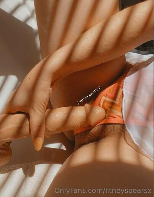 My new toy left my pussy DRIPPING 💦 
DM me “DRIPDRIP” for my..