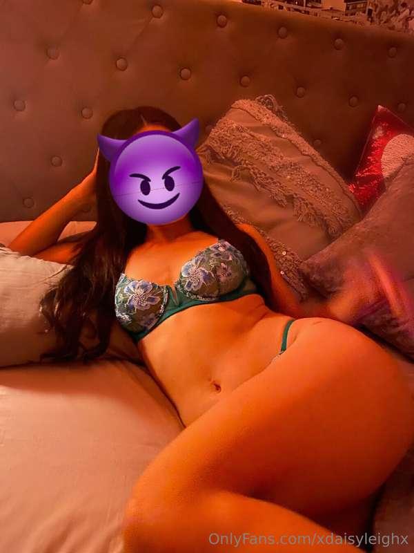 i’m feeling bad this weekend👀 wanna see more?🐱i’m waiting to..