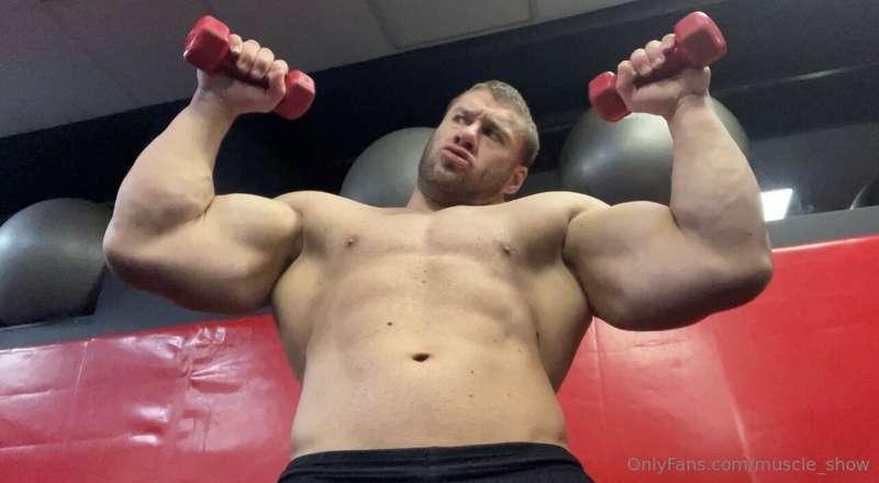 Hey 🙋‍♂️ muscle worship video 🤩🆕Close angles 👍Incredible pum..