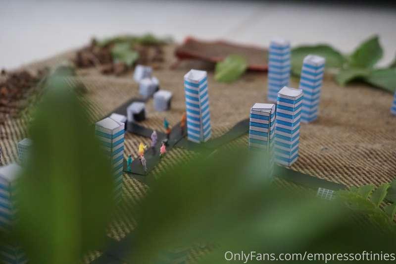 Check Your Dm's if your SMOL
🍬🍬🍬