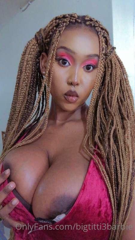 A little nip slip☺️ Papi like my posts so I can know you wan..