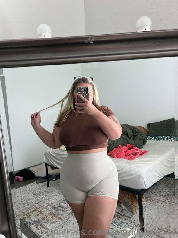 HAPPY SEPTEMBER 🤎 swipe to **undress** me 😉