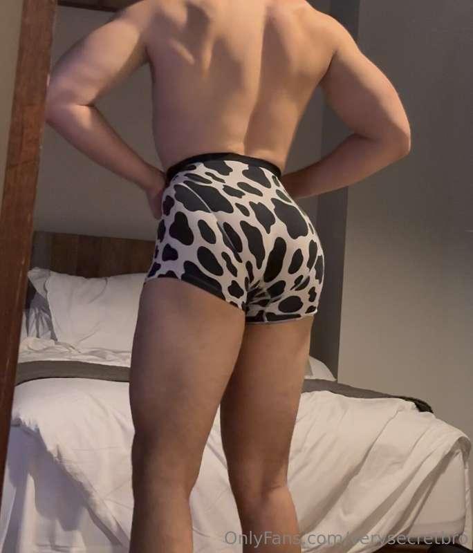 Just poppin’ up to remind you what you’re missin’ 🍑😈
