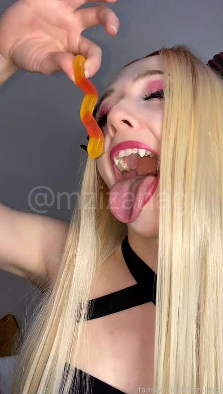 me &amp; Mr Snake had a lovely playtime 😈 he wanted to slide into my throat &amp; take a closer look 💘✨
#fyp #giantess #vore