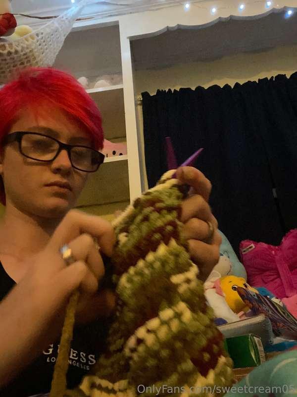 Doing some knitting today, good to pass the time 🧶