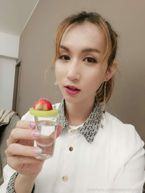 Cheers! 
Are you alone in Christmas? 
Let abbykitty with you..
