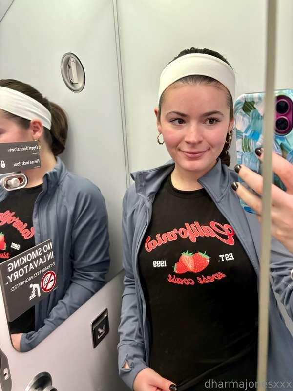 Always gotta take a titty pic on the plane ✈️ 