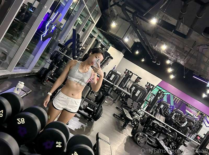 At GYM 🏋️‍♀️ 
😍 Look at sunny color candy 😍🍬🍫🥨