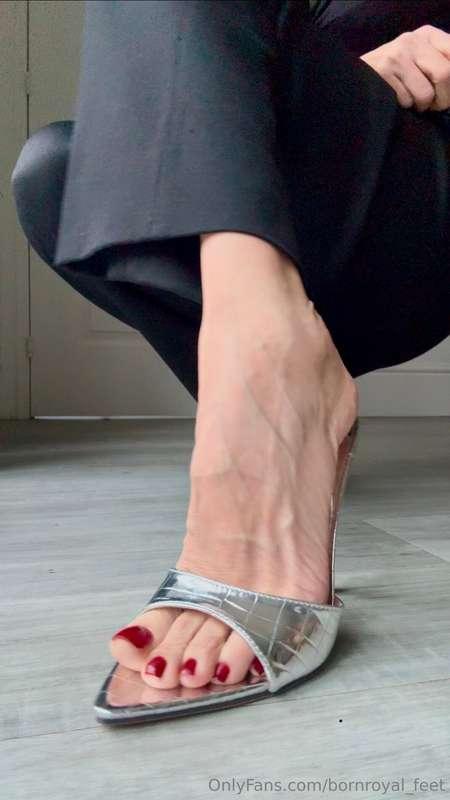 bornroyal_feet image #1