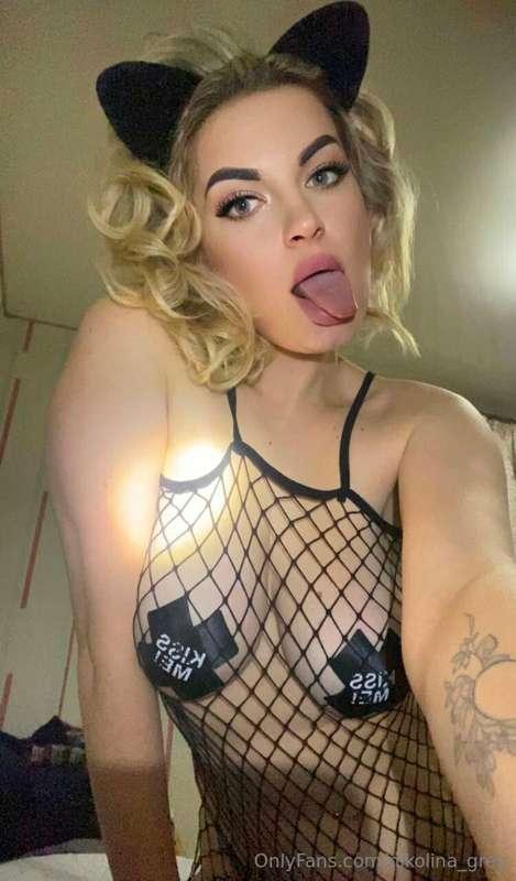 BUSTY CUTIE @kitty_rine (https://t.me/kitty_rine) LOVES TO P..