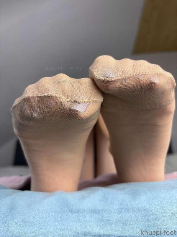 knuspi-feet image #1