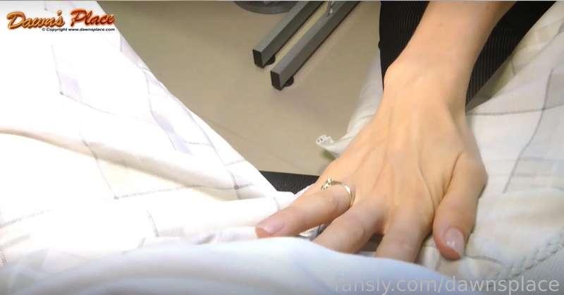 💦10min Office Surprise Handjob 💦 I was naughty enough to high under your desk, making sure that I got that hard cock to play with. Rub my pussy at the same time!