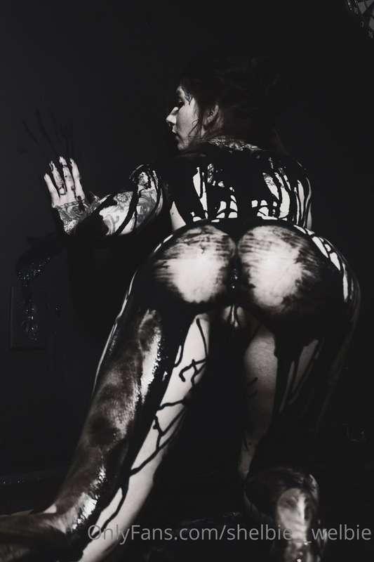 happy hump day 🖤🖤