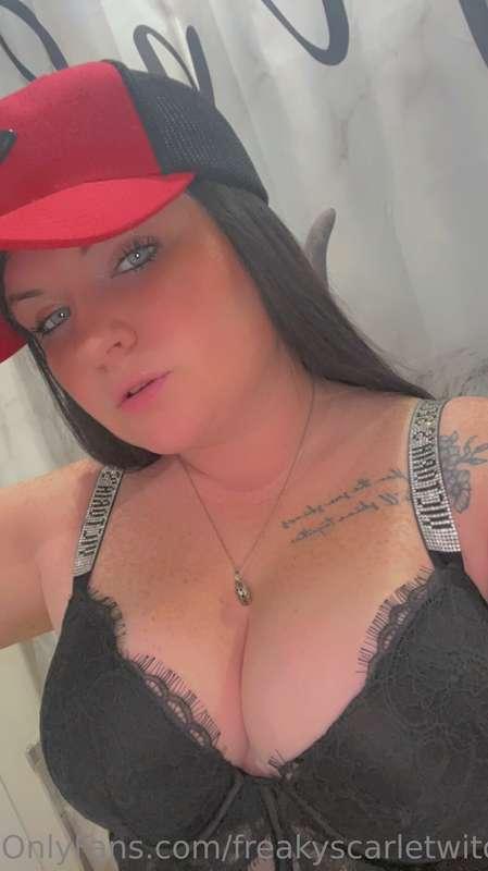 freakyscarletwitch19 image #0