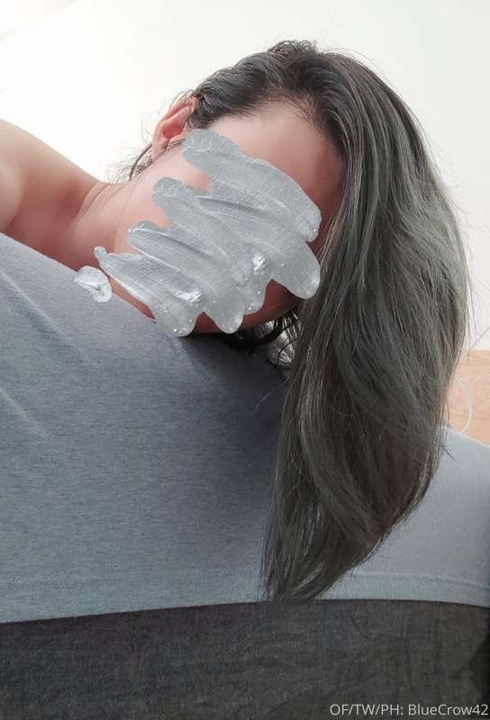 My hair is this long
头发这么长了