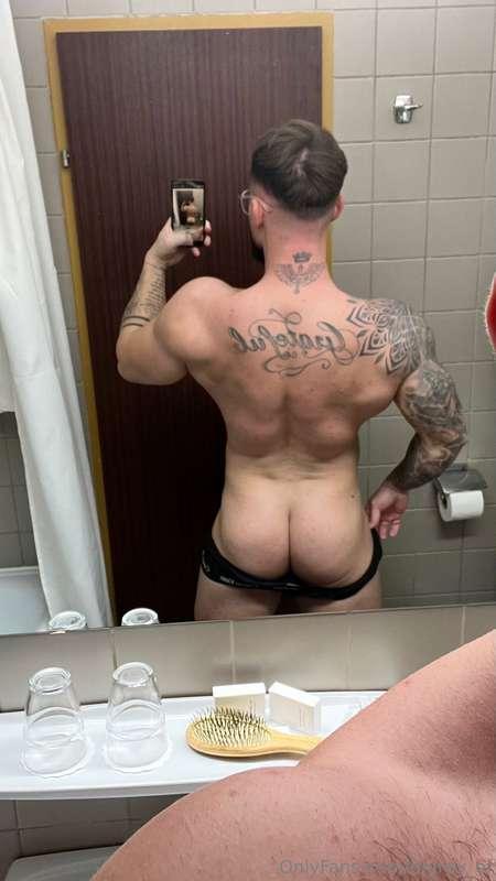 Who likes big ass? 🍑