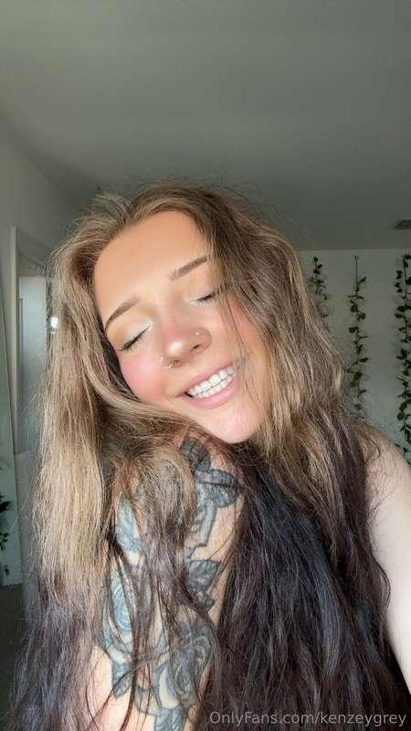 I send out daily content almost everyday! (Nudes included!) ..