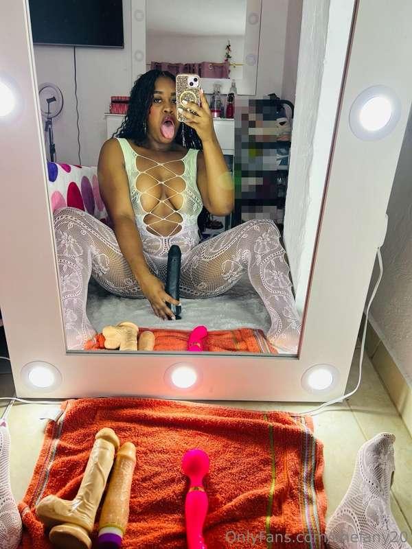 Available for custom which toy do you want me to use, while ..
