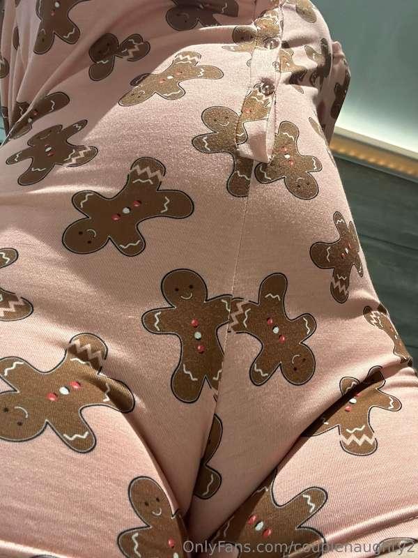 It’s Christmas Eve 😆🎄 do you like gingerbread?x