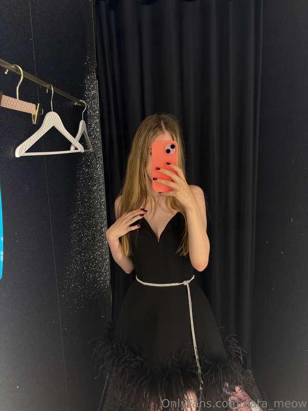 Choose the new cute dress 😍