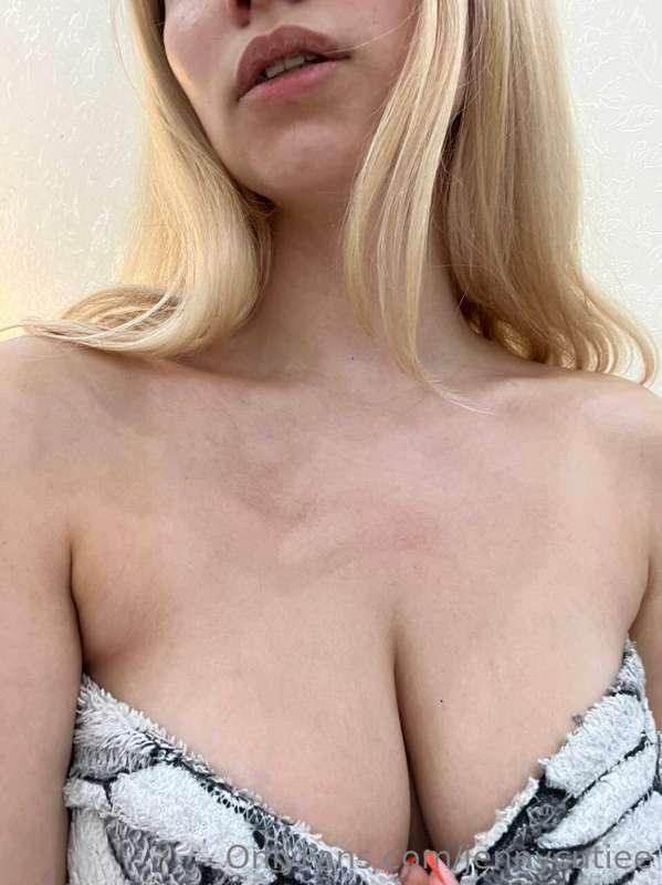 No bra today 🤭
