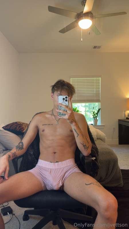 BRAND NEW FULL LENGTH SOLO just sent to everyone's DM!! One ..