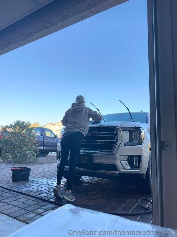 Car wash day! I’m a bit OCD so I do it myself 😊